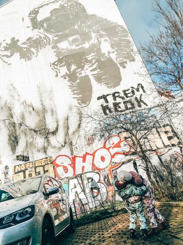 Street Art - De Astronaut - Citytrip met de kinderen in Berlijn